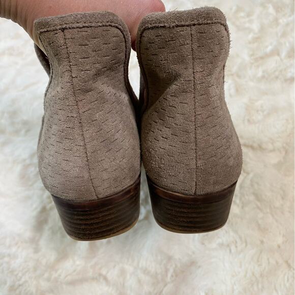 Lucky Brand Women's Baley Ankle Booties Size 7.5 Grey Taupe Perforated Shoes - Picture 9 of 12